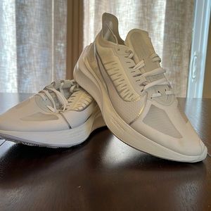 COPY - NWT NIKE ZOOM GRAVITY